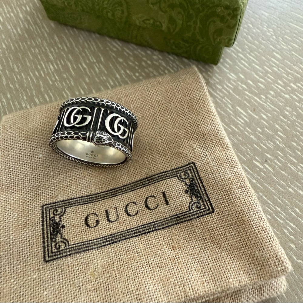 Gucci ring